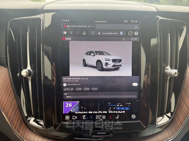 정차 시 '비발디 브라우저'를 통해 유튜브를 감상할 수 있다. 차를 움직이면 영상은 꺼지고 소리만 나오게 된다.