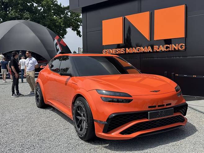 13일(현지시간) 프랑스 르망에서 열린 르망 24시 행사장 내 제네시스 부스에서 전시된 제네시스 GV60 마그마 콘셉트카. 정원일 기자