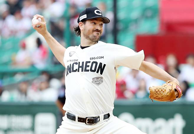 15일 인천 롯데전에 선발 등판한 드류 앤더슨의 모습. SSG 제공