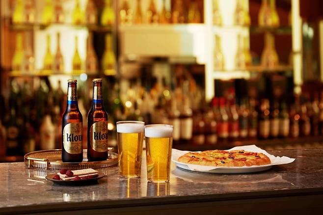 워커힐 ‘서머 레시피(Summer Recipe)’ 패키지 이용 때 클럽라운지&바에서 즐길 수 있는 ‘피맥세트’. (그랜드 워커힐 제공)