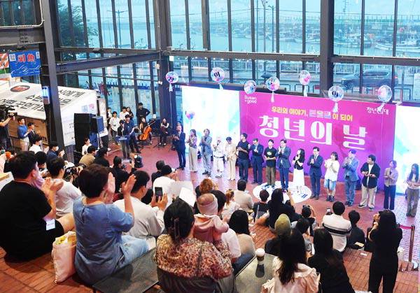 지난해 9월 수영구 민락동 밀락더마켓에서 청년의 날 기념식이 개최됐다. 청년의 날은 청년기본법(2020년 8월 시행)에 따라 지정된 법정기념일로 매년 9월 세 번째 토요일이다.  부산시 제공