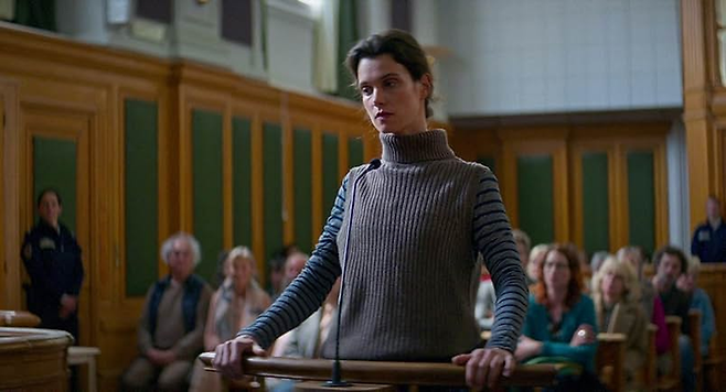 남편이 죽던 날 산드라의 집에 찾아왔던 여학생. 그 역시 산드라가 자신에게 개인적 관심을 보인다고 느꼈다. [출처=IMDb]