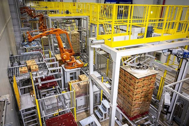 삼양식품 밀양2공장 내 라면이 적재되는 모습. [사진 출처 = 삼양식품]