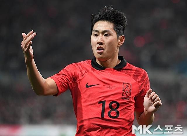 이강인. 이탈리아 매체 ‘코리에레 델로 스포르트’는 6월 13일 “나폴리는 최근 이강인 영입에 한 발 더 다가섰다”며 “이강인 영입을 위해 PSG와 대화를 나누고 있다”고 전했다. 이어 “이강인은 24세의 한국인 선수로 지오반니 만나 나폴리 단장이 1년 전에도 영입하려고 했던 선수”라고 짚었다. 사진=천정환 기자