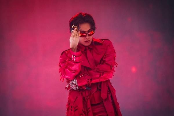 한여름 더위도, 갑자기 찾아온 부슬비도 제이홉과 아미(ARMY.팬덤명)의 뜨거운 열정을 막을 수 없었다. / 사진 = 빅히트뮤직