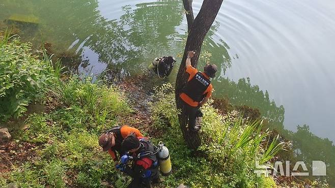 [청주=뉴시스] A씨가 발견된 수색 현장 (사진= 청주동부소방서 제공) 2025.06.15. photo@newsis.com *재판매 및 DB 금지