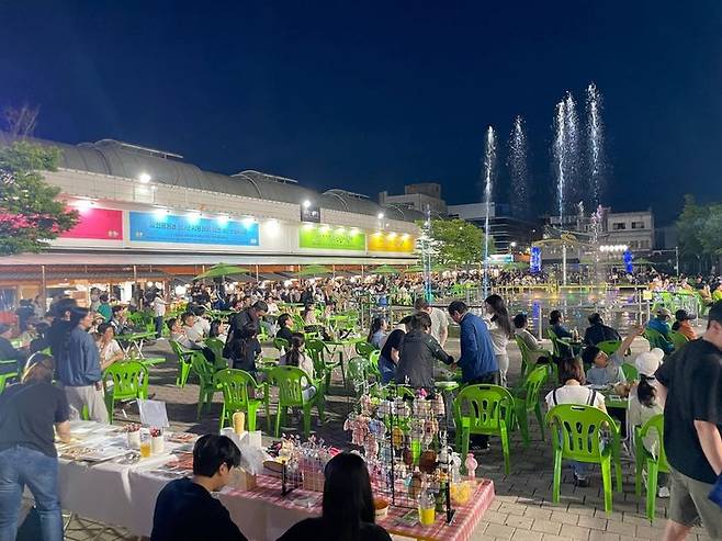 [공주=뉴시스] 지난해 공주 산성시장에서 열린 밤마실 야시장 전경. (사진=뉴시스 DB). photo@newsis.com *재판매 및 DB 금지