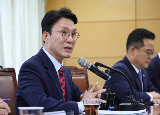 ▲김민석 국무총리 후보자가 13일 서울 종로구 통의동 금융감독연수원에 마련된 청문회 준비단 사무실에서 열린 밥상물가 안정을 위한 경청 간담회에서 발언하고 있다. ⓒ연합뉴스