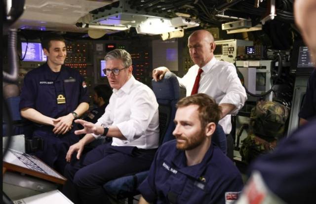 영국의 HMS 뱅가드급 전략핵잠수함에 방문한 영국 총리 모습. 사진 제공=[키어 스타머 영국 총리 엑스(X·옛 트위터)