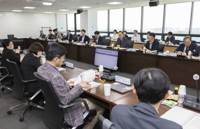 박민수 보건복지부 제2차관이 22일 서울 서초구 국제전자센터에서 열린 제10차 건강보험정책심의위원회를 주재하고 있다. 사진 제공=복지부