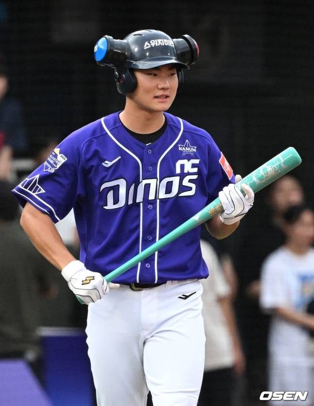 NC 김주원이 지난 2023년 KBO 올스타전에서 '스위치히터'가 새겨진 헬멧을 쓰고 출전했다.