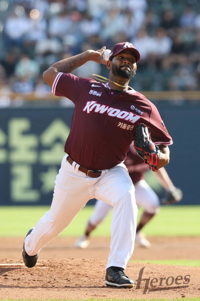 '친정팀에 난타→첫 패배' 알칸타라, 그래도 미소 짓는 키움 '100% QS' 안정감이 다르다