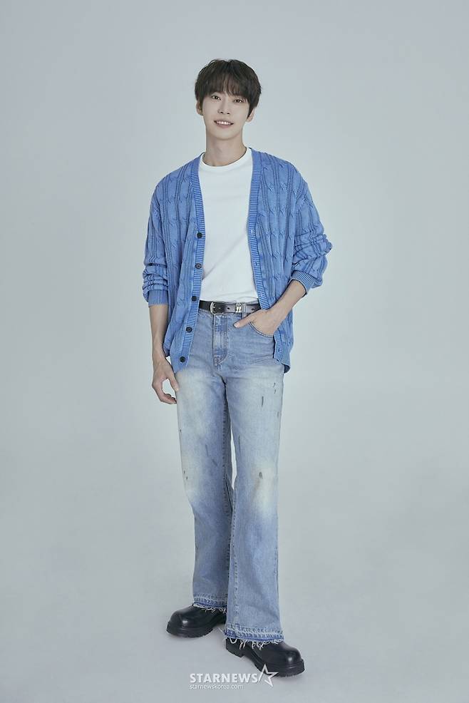 그룹 NCT 도영이 지난 5일 진행된 라운드 인터뷰를 위해 포즈를 취하고 있다. /사진제공=SM /25.06.09 /사진=김휘선 hwijpg@