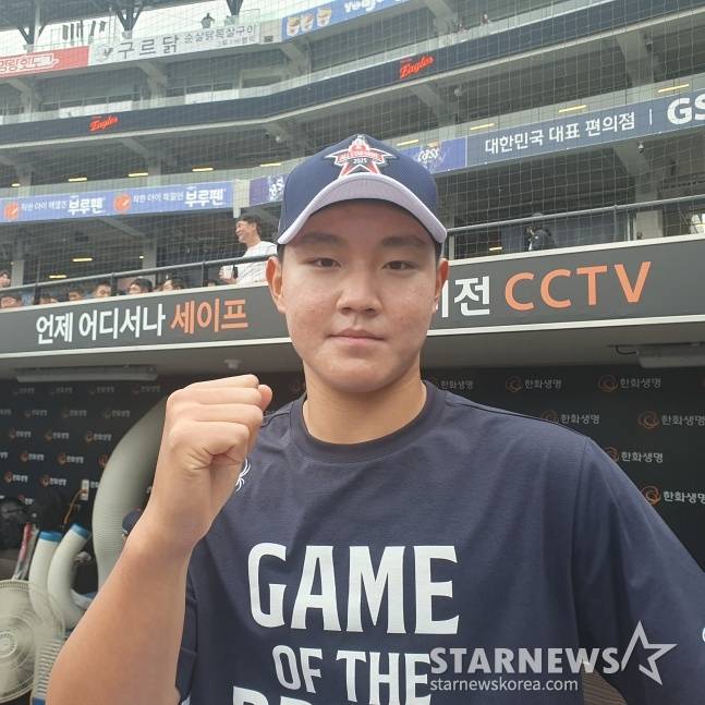 경기항공고 양우진이 지난 2일 대전 한화생명 볼파크에서 열린 2025 제3회 한화 이글스배 고교·대학 올스타전을 앞두고 취재진과 인터뷰했다. /사진=김동윤 기자