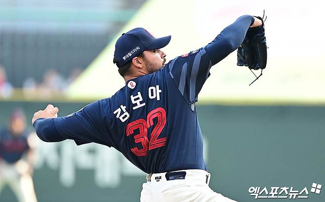 롯데 자이언츠 외국인 투수 알렉 감보아가 14일 인천 SSG랜더스필드에서 열린 2025 신한 SOL Bank KBO리그 SSG 랜더스와의 팀 간 10차전에 선발등판, 6이닝 1실점 호투로 승리투수가 됐다. 사진 박지영 기자