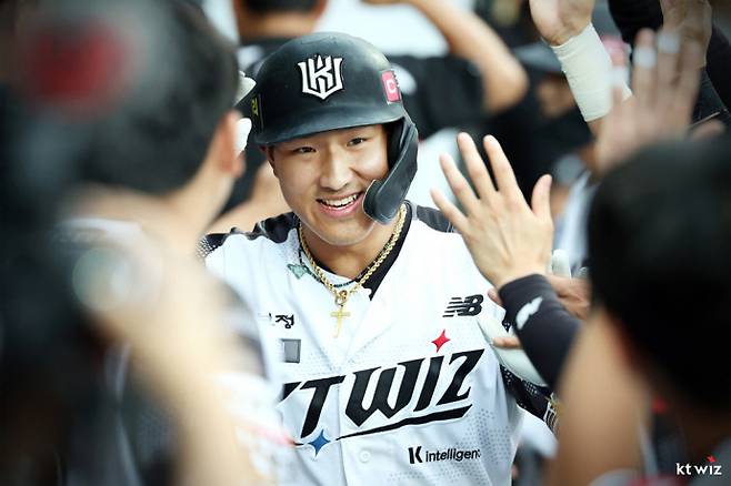 신인왕을 향해 쑥쑥 성장하고 있는 KT위즈의 안현민. 사진=KT위즈.