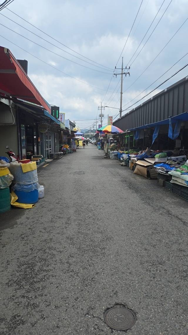 16일 오후 1시. 습기 찬 더위에 적막한 전주 남부시장 모습/사진=김선찬 기자
