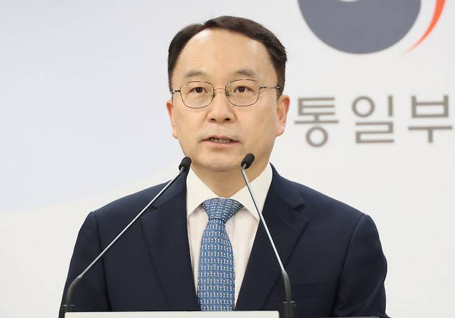 구병삼 통일부 대변인이 16일 서울 종로구 정부서울청사에서 정례브리핑을 하고 있다.[연합뉴스 제공]