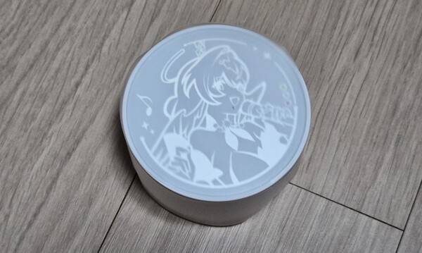 - 기스 방지를 위해 윗면과 측면 모두 봉인지가 씌워져 있다