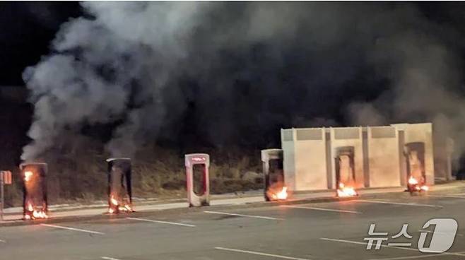 보이콧의 일환으로 방화사건까지 발생하고 있다 - 미국 소방서 배표