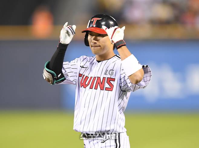 LG 신민재가 세리머니를 펼치고 있다. 잠실 | 최승섭기자 thunder@sportsseoul.com