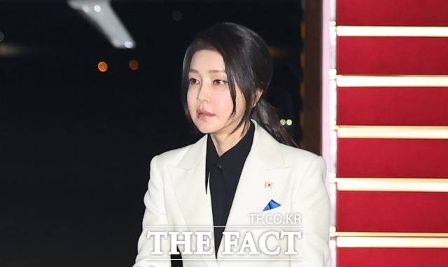 '김건희 특검' 출범을 앞두고 윤석열 전 대통령의 부인 김건희 여사가 16일 서울 송파구 서울아산병원에 입원했다. 평소 앓던 지병이 악화한 것으로 전해졌다. /뉴시스