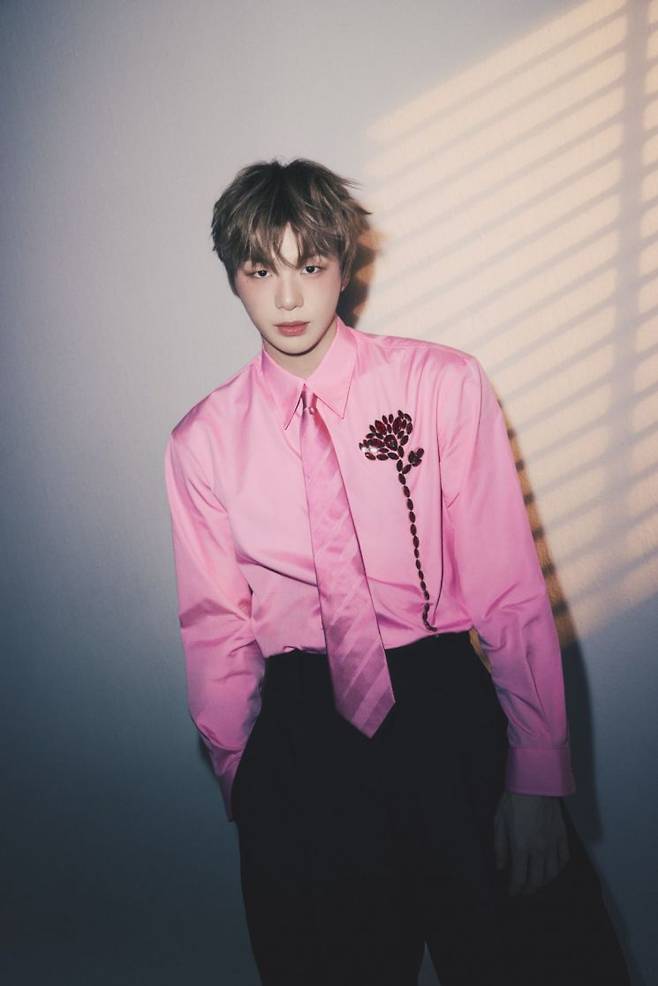 강다니엘이 16일 서울 여의도에서 기자간담회를 열고 새 앨범에 대해 소개했다. ARA