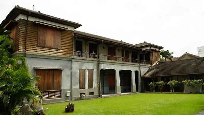 화련 문화창의산업단지. 현재 전시관, 공연장, 공방, 로컬 마켓, 카페 등으로 운영되고 있다.