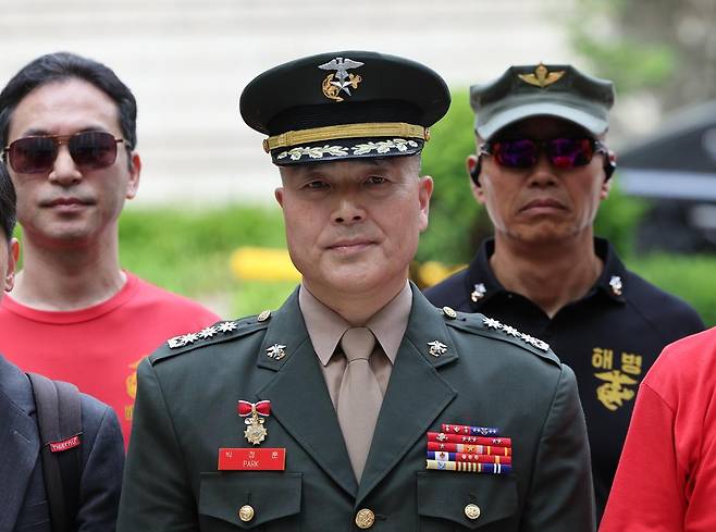 해병대원 순직 사고와 관련해 항명 등 혐의를 받는 박정훈 전 해병대 수사단장(대령)이 13일 서울 서초구 서울고등법원에서 열린 항소심 1차 공판에 출석하고 있다. 2025.06.13. 뉴시스