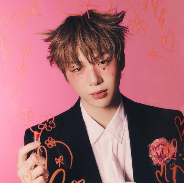 강다니엘은 16일 오후 서울 영등포구 여의도동 파크원 타워2에서 미니 6집 '글로우 투 헤이즈(Glow to Haze)' 발매 기념 기자간담회를 개최했다. ARA 제공