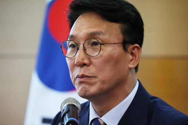 김민석 국무총리 후보자가 16일 서울 종로구 통의동 금융감독연수원 청문회 준비단 사무실에서 열린 경제·민생분야 부처 업무보고에서 모두 발언을 하고 있다. 박시몬 기자