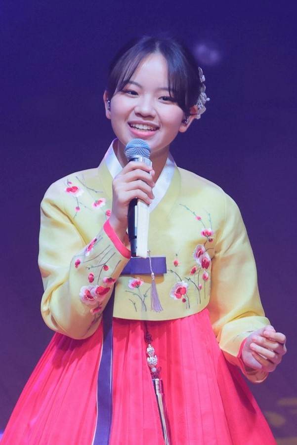 17일 사직 롯데 자이언츠-한화 이글스전 시구자 아즈마 아키. 사진=롯데 자이언츠&nbsp;