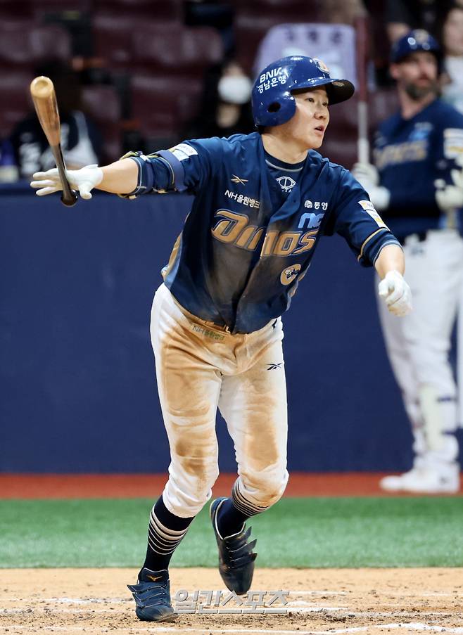 2025 KB0리그 프로야구 키움히어로즈와 NC다이노스의 경기가 11일 오후 서울 고척스카이돔에서 열렸다. 5회초 1사 1,2루 박민우가 펜스 상단을 맞추는 2타점 적시 3루타를 치고 있다. 고척=김민규 기자 mgkim1@edaily.co.kr /2025.06.11/