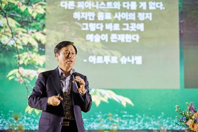 ▲ 강연하는 도종환 시인&nbsp;