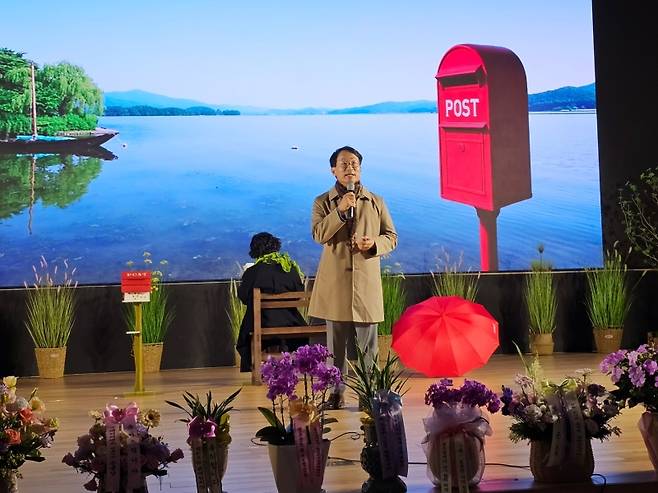 ▲ <우체통> 시 퍼포먼스