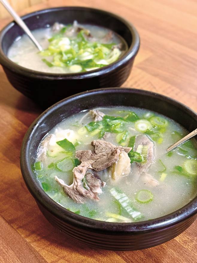 포항 죽도시장 소머리곰탕 골목의 터줏대감, 평남식당. 사진=박소윤