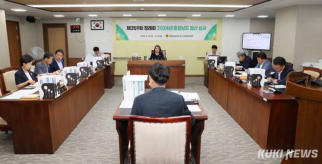 충남도의회 농수산해양위원회는 16일 제359회 정례회 제2차 농수산해양위원회 회의에서 충남도 남부출장소와 해양수산국 소관 2024회계연도 결산 승인안과 예비비 지출 승인안, 조례안 등을 심사했다.&nbsp;