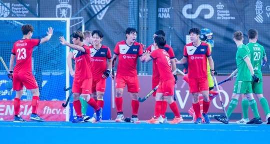 2024 파리 올림픽 남자 하키 최종예선. 아일랜드 전에서 한국 선수들이 둑점 후 기뻐하는 모습. [국제하키연맹 제공]