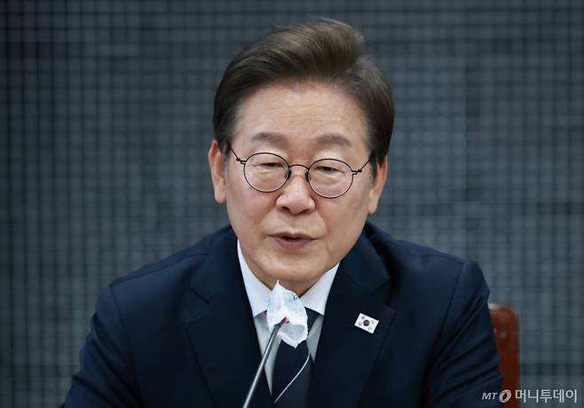 [연천=뉴시스] 고범준 기자 = 이재명 대통령이 13일 경기도 연천군청에서 기본소득 실시지역 현황 점검을 하며 발언하고 있다. (대통령실통신사진기자단) 2025.06.13.