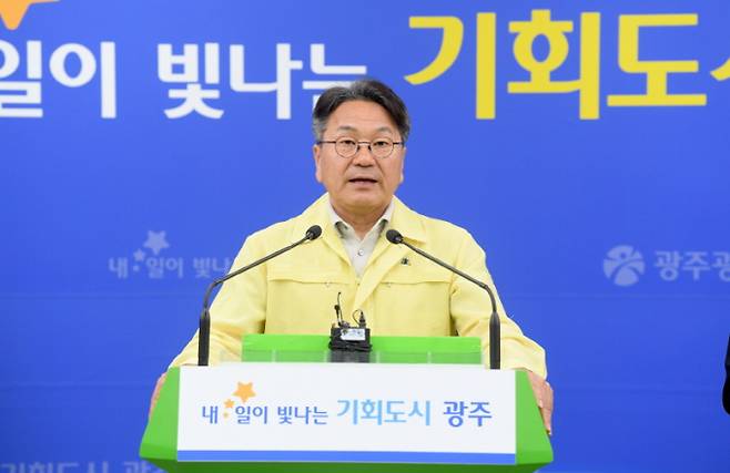 강기정 광주광역시장이 15일 오후 시청 브리핑룸에서 시내버스 파업 관련 대시민호소문을 발표하고 있다./사진=광주시