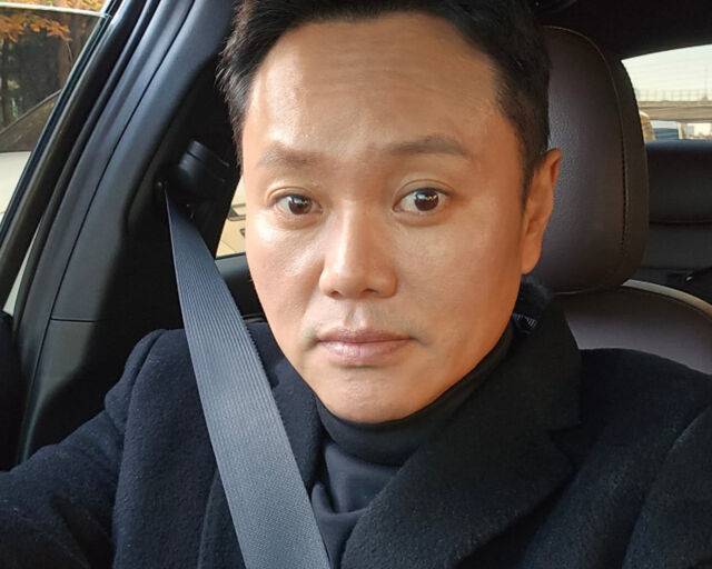 김민교가 유복했던 유년시절을 지나 판자촌 생활을 했다고 솔직하게 털어놨다. / 김민교 소셜미디어