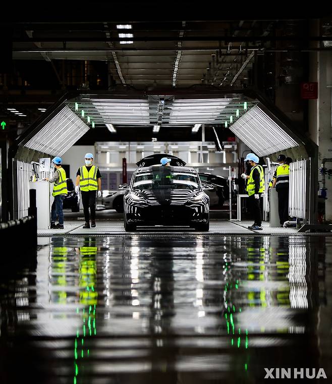 [상하이=신화/뉴시스] 중국 상하이에 있는 테슬라 전기차 공장(기가팩토리). 자료사진. 2025.06.16