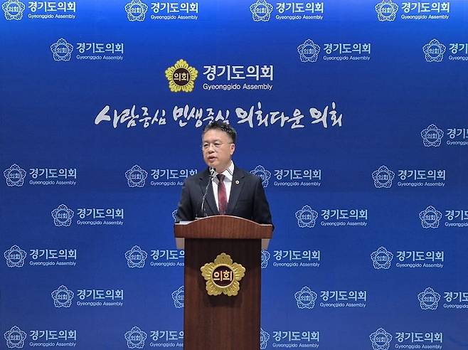 [수원=뉴시스] 이병희 기자 = 이석균 경기도의회 의원이 16일 도의회 브리핑룸에서 교섭단체 국민의힘 4기 대표의원 출마를 선언하고 있다. 2025.06.16. iambh@newsis.com *재판매 및 DB 금지