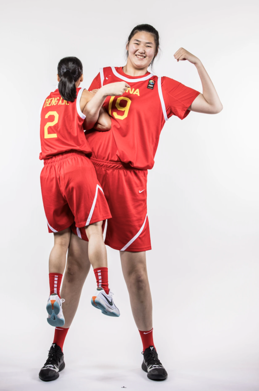 [사진] 220cm의 거인소녀 장쯔위 / FIBA 제공