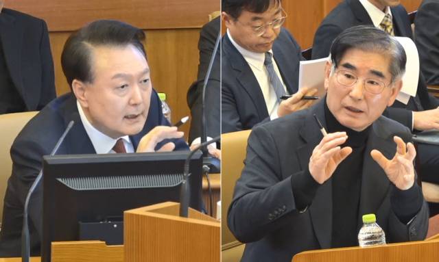 ▲윤석열 대통령이 23일 서울 종로구 헌법재판소에서 열린 본인의 탄핵심판 4차변론에서 증인으로 출석한 김용현 전 국방부 장관에게 직접 증인신문을 하자(사진 왼쪽), 김 전 장관이 답변하고 있다. ⓒ연합뉴스