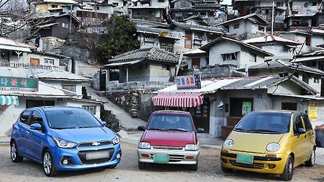 왼쪽부터 쉐보레 더 넥스트 스파크(2015년 출시), 티코(1991년 출시), 마티즈(1998년 출시)