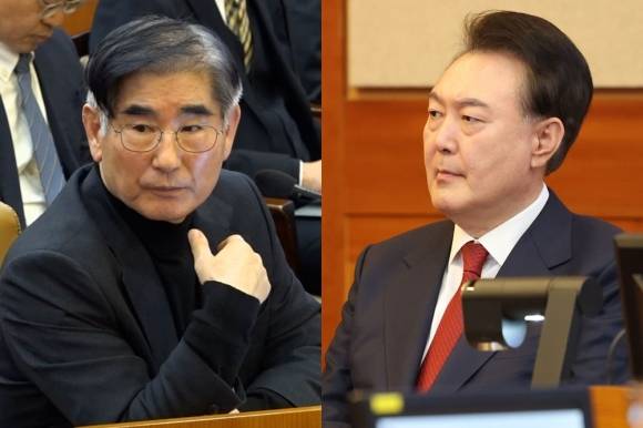 헌법재판소에서 열린 윤석열 전 대통령 탄핵심판에 출석한 김용현 전 국방부 장관과 윤 전 대통령. 헌법재판소 제공·사진공동취재단