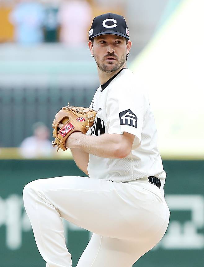 15일 인천 롯데전에서 피칭하는 SSG 드류 앤더슨. SSG 랜더스 제공