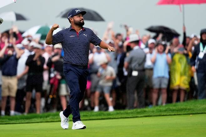 우승을 확정하고 기뻐하는 J.J. 스펀 ⓒ연합뉴스AP