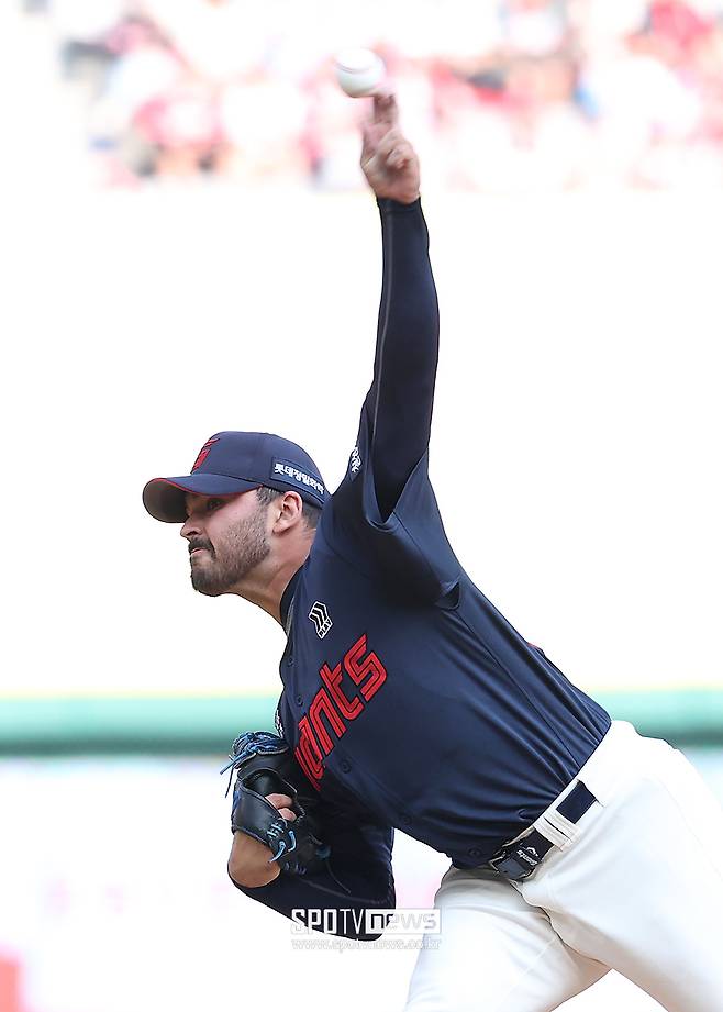 ▲ 감보아는 구속은 물론 높은 릴리스포인트와 좋은 수직무브먼트라는 확실한 장점을 갖추고 있다 ⓒ곽혜미 기자